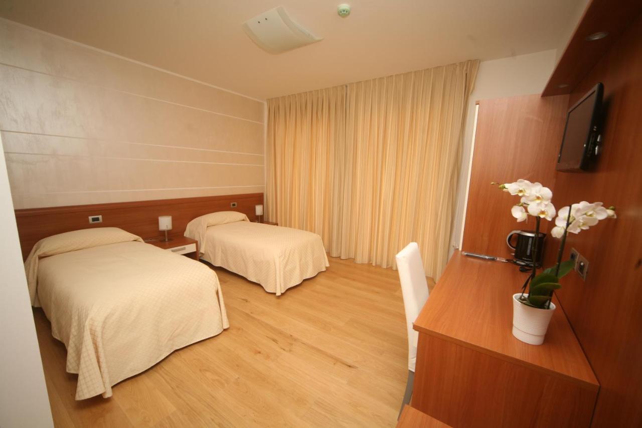 Sanfront Resort Monviso מראה חיצוני תמונה